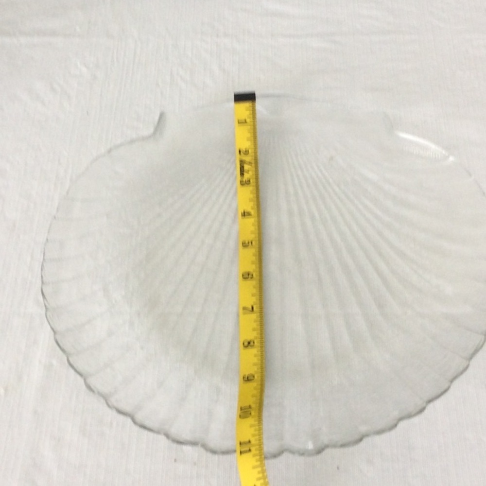 Vintage Clear Glass Shell Plate - Picture 2 of 4